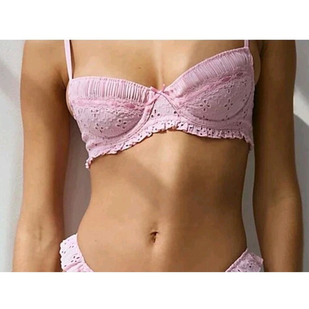 Out From Under NWT Bloom Eyelet Lace Milkmaid Ruffle Balconette Bra Size LARGE